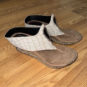 Modzori Reversibles Black and Tan Wedge Thong Sandals with Tan Footbed size 10